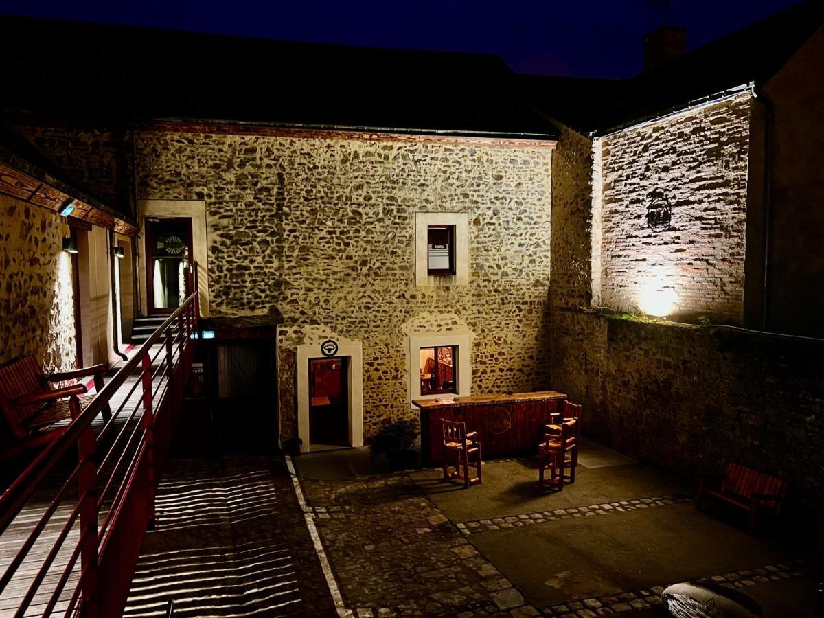 Hotel Le Ranch Brûlon Zewnętrze zdjęcie