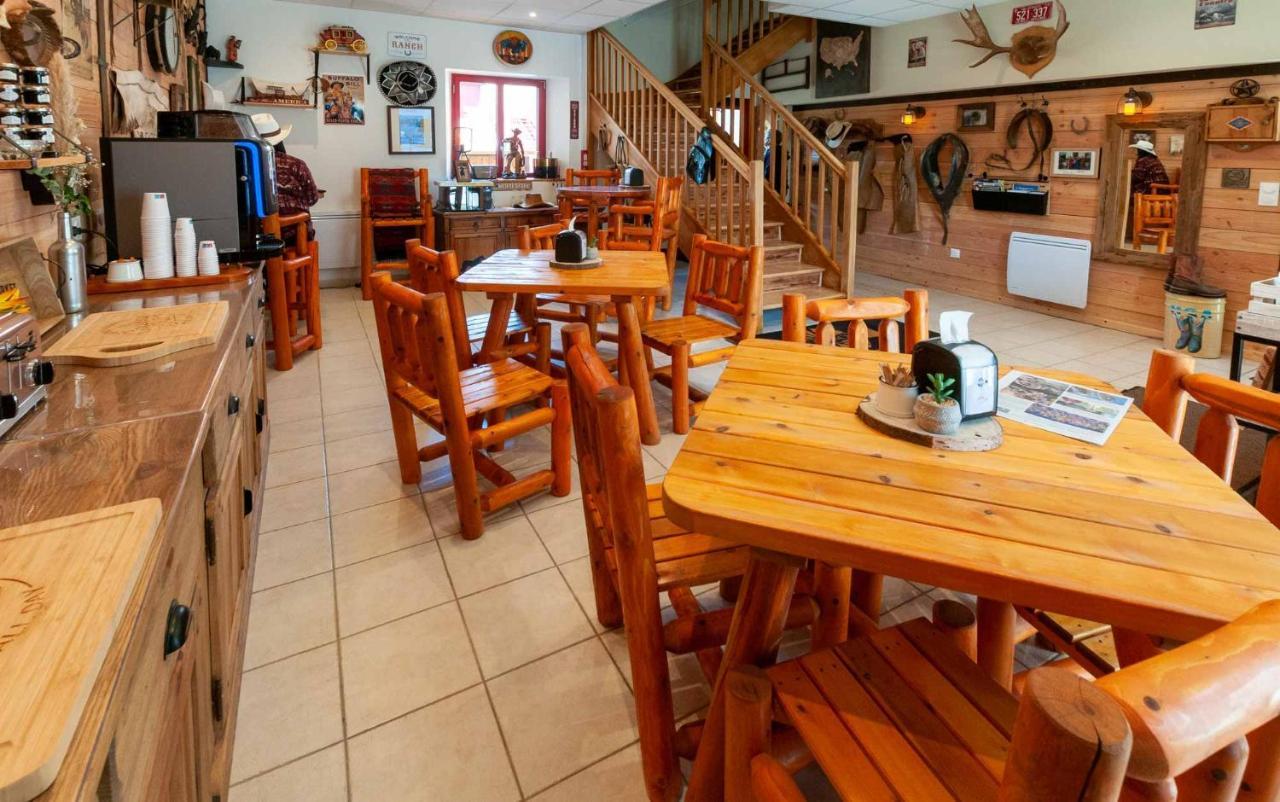 Hotel Le Ranch Brûlon Zewnętrze zdjęcie