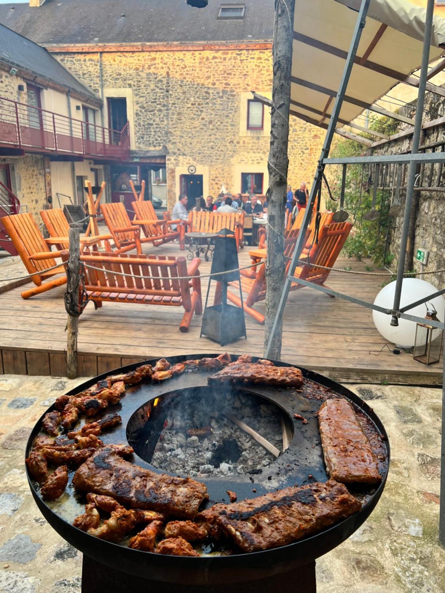 Hotel Le Ranch Brûlon Zewnętrze zdjęcie